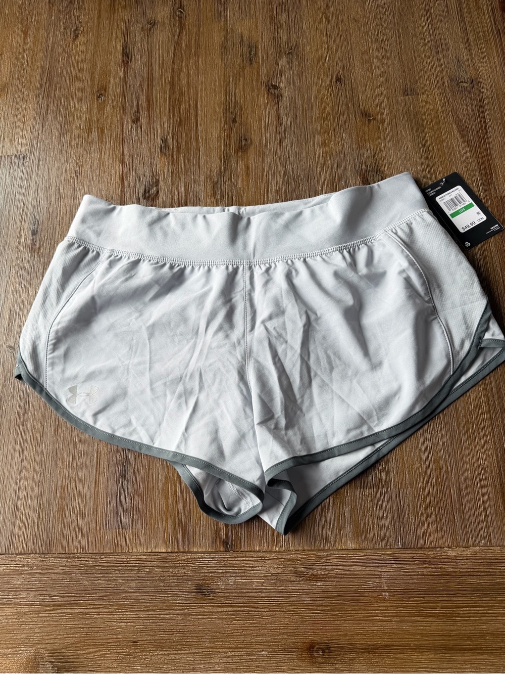 NWT Under Armour Women's Light Grey Athletic Shorts size Large